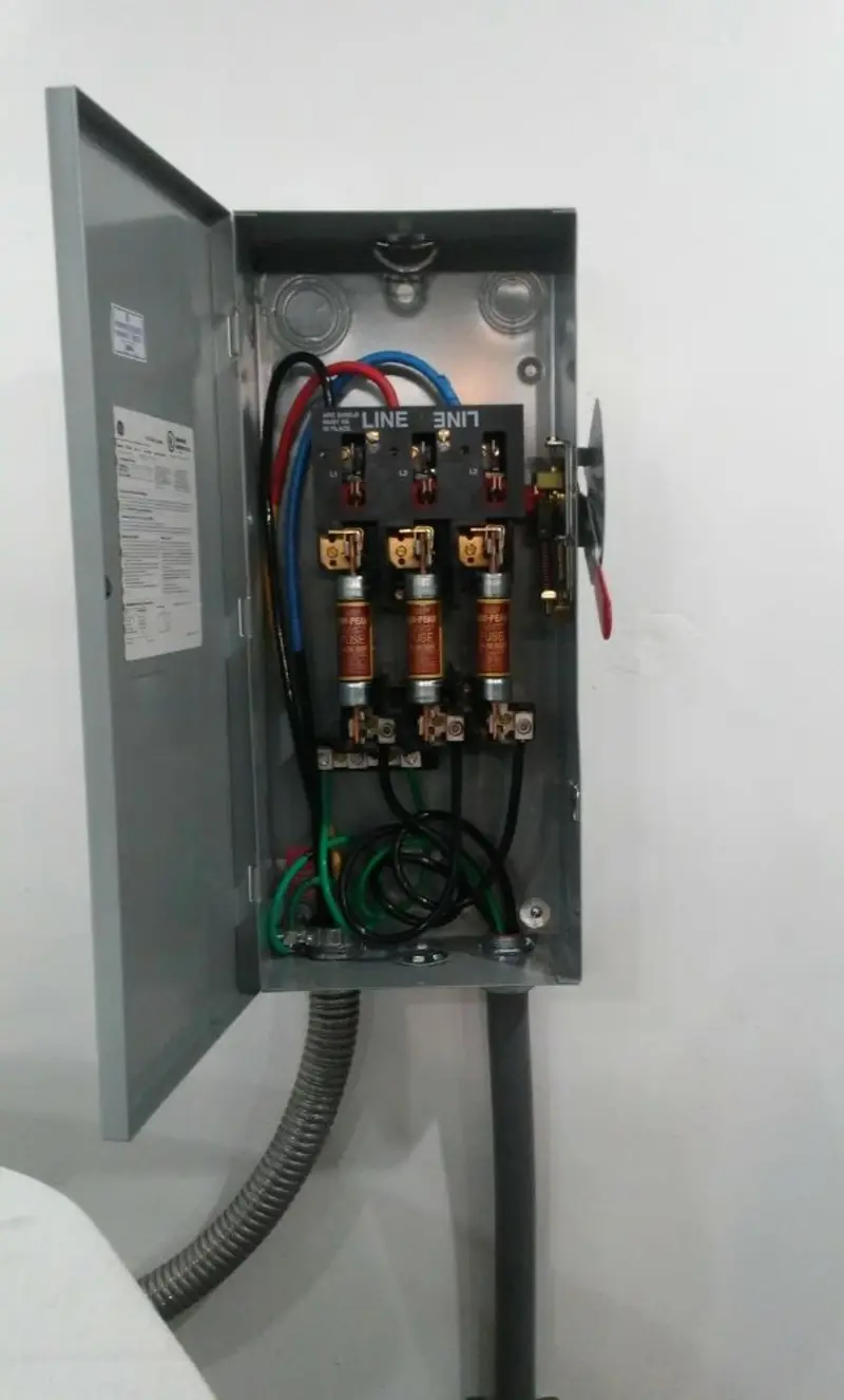 Three-phase disconnect switch installed for Smoke Detector Installation in Chaffee